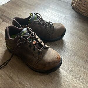 Women's Wolverine "Edge" CSA Safety Shoe in Size 8